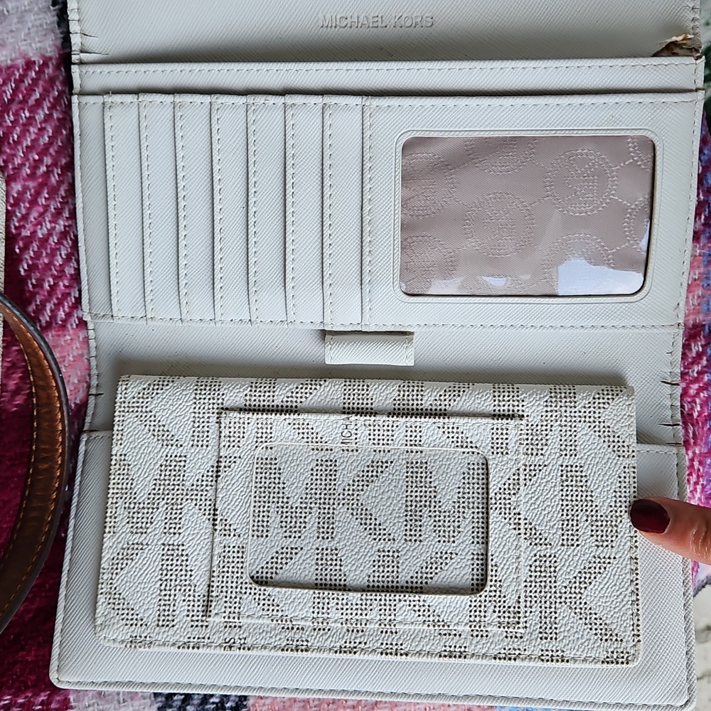 Michael Kors Signature Tote And Matching Wallet - Picture 13 of 15